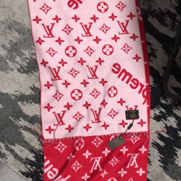 Louis Vuitton Supreme Scarves. Brand new with tags - Picture 4 of 4